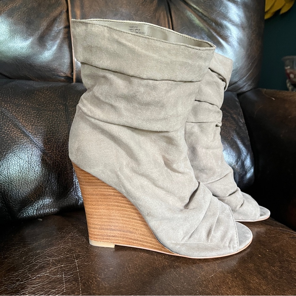 Women’s Faux Suede Peep Toe Ankle Boot 9W